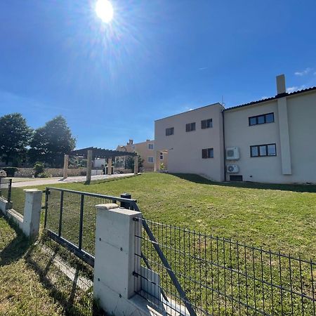 Villa Fluggi Near Labin Santalezi Экстерьер фото