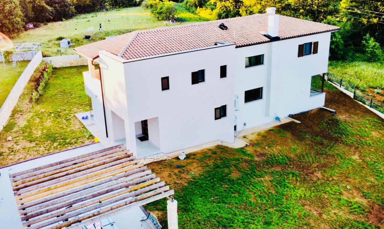 Villa Fluggi Near Labin Santalezi Экстерьер фото