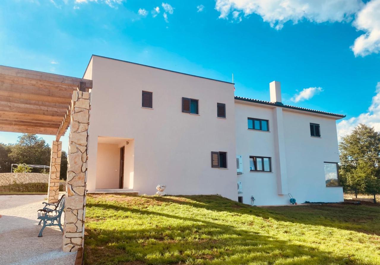 Villa Fluggi Near Labin Santalezi Экстерьер фото