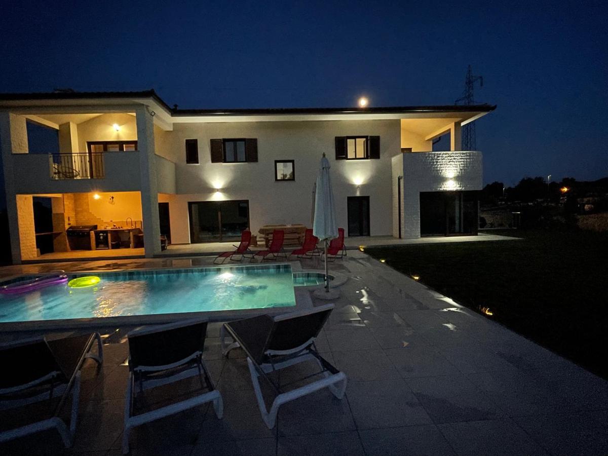 Villa Fluggi Near Labin Santalezi Экстерьер фото