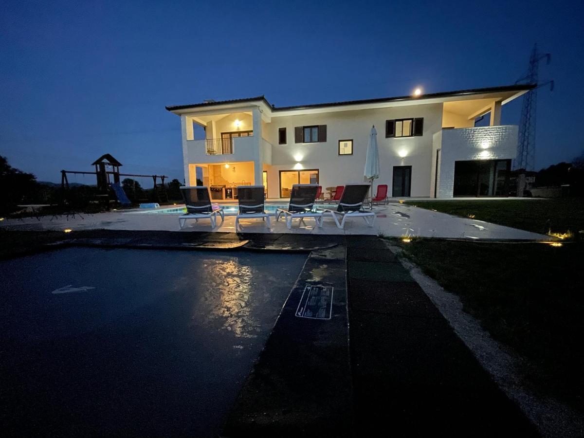 Villa Fluggi Near Labin Santalezi Экстерьер фото