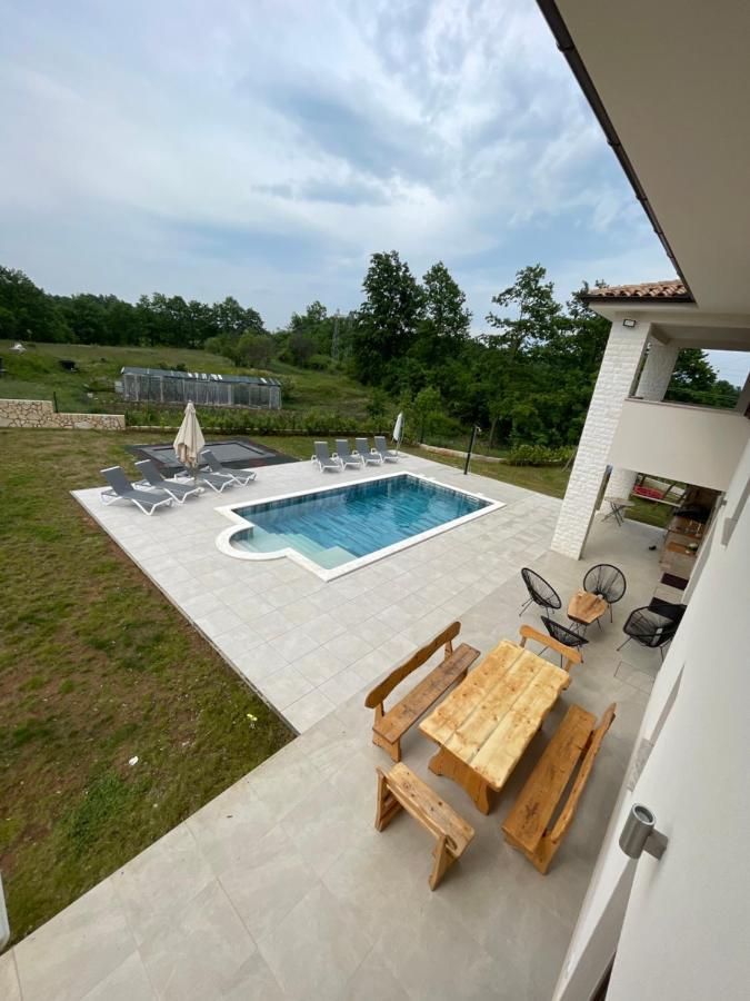 Villa Fluggi Near Labin Santalezi Экстерьер фото